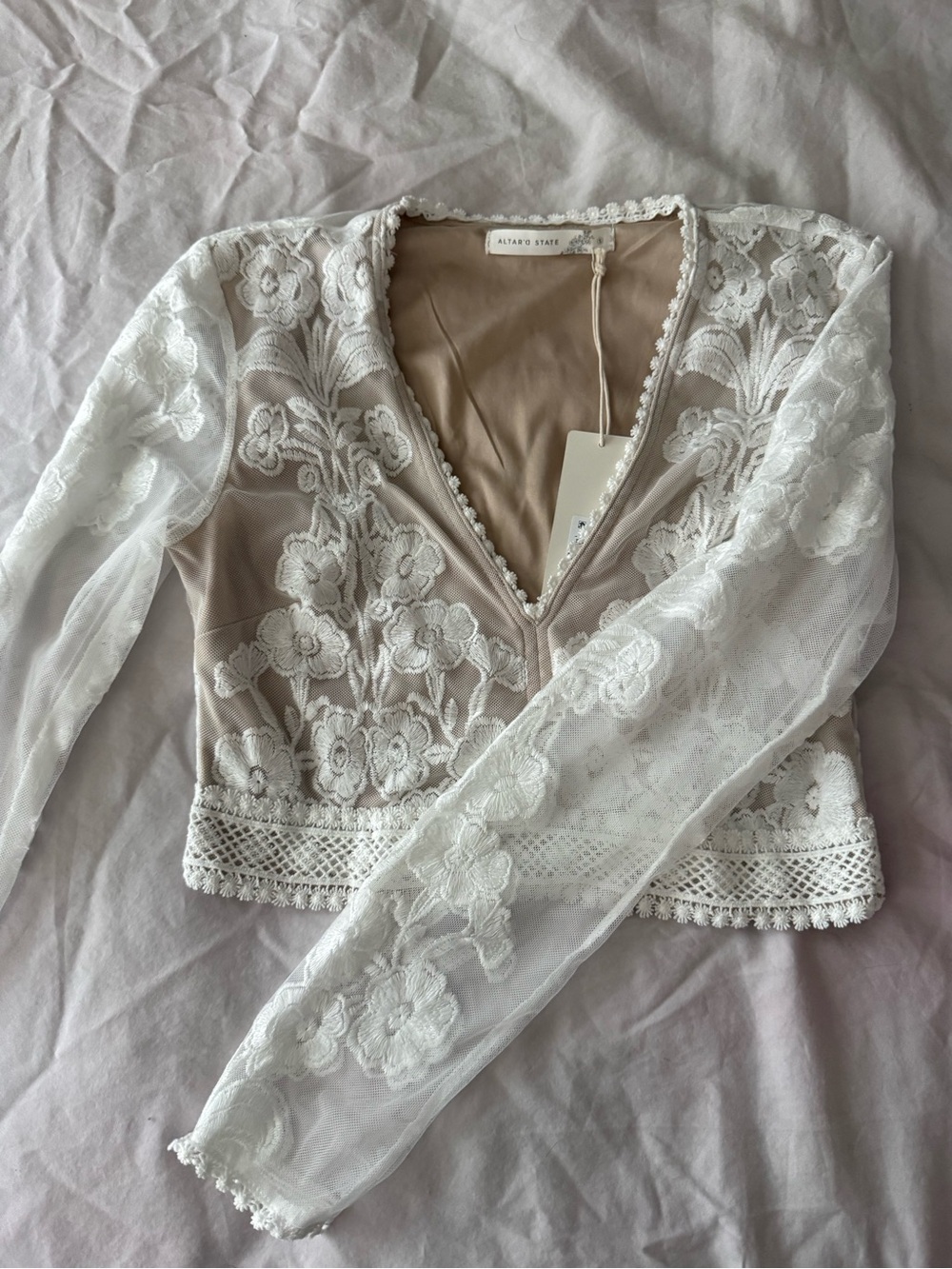 NWT Altar'd State Arissa Floral Embroidered Top - Picture 4 of 8